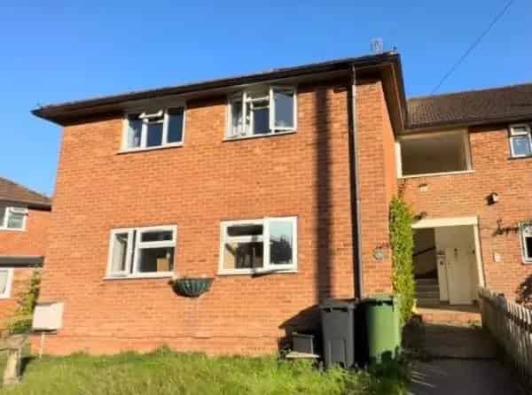 Large 2-Bedroom Flat Liphook Easy Access Ample Storage