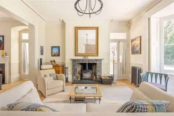 7 Bedroom Family Home with Garden and Ample Parking