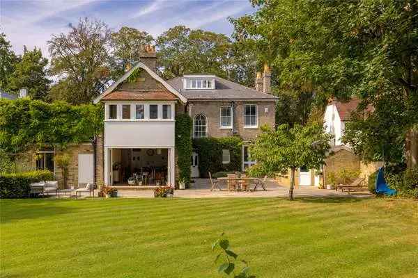 Victorian Family Home with 6 Bedrooms and Large Garden
