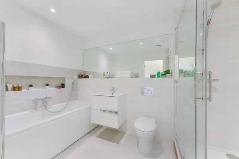 Stunning 2-Bed 2-Bath Apartment in Central Wimbledon