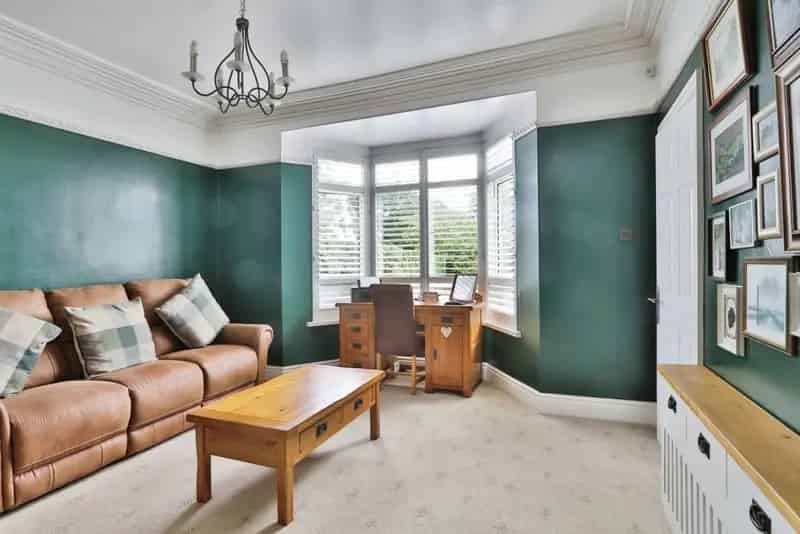4 Bedroom Victorian Villa with 1.25 Acres of Land