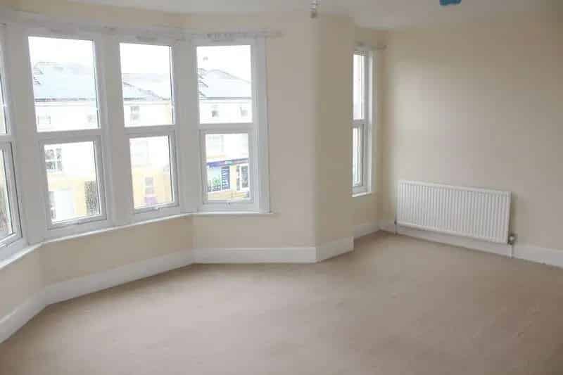 2 Bedroom Maisonette Kingswood