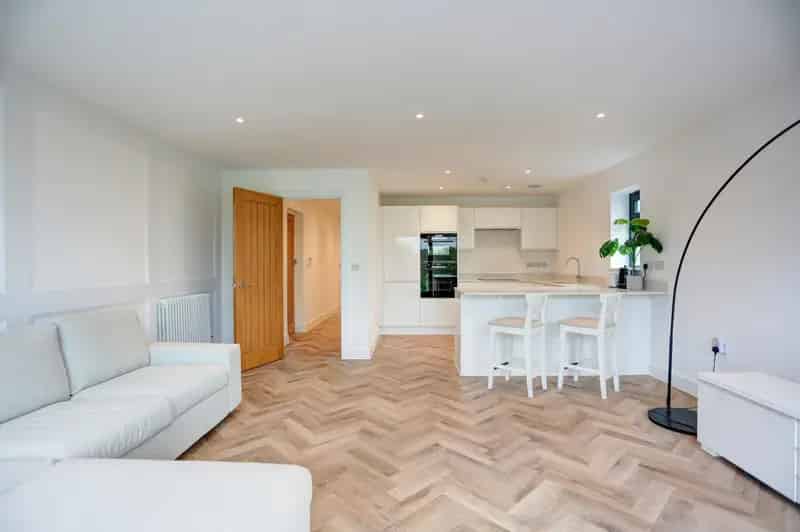 2 Bed Flat Hove Park Apartments West Facing Balcony Garden Parking