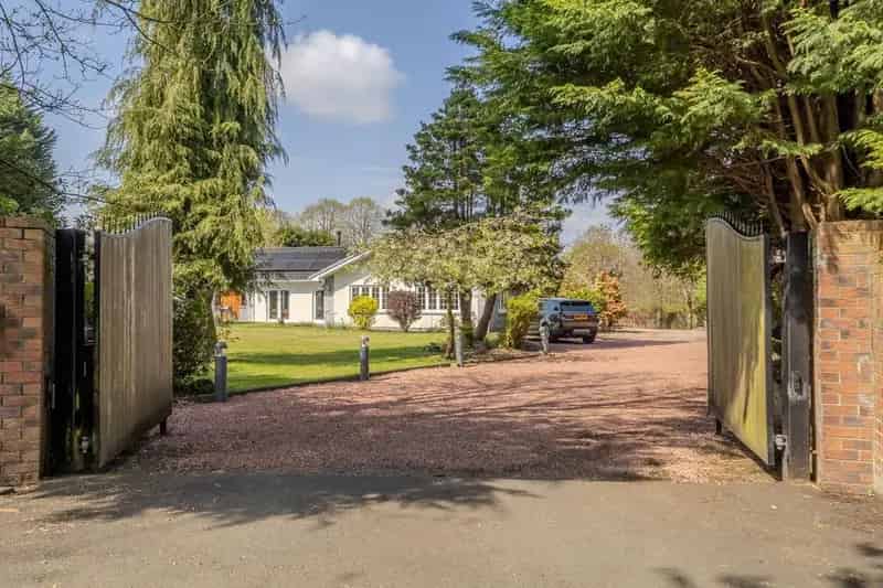 5 Bedroom Detached Villa with Pool and Sauna