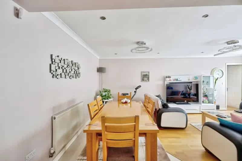 Five Bedroom Detached Home Northampton