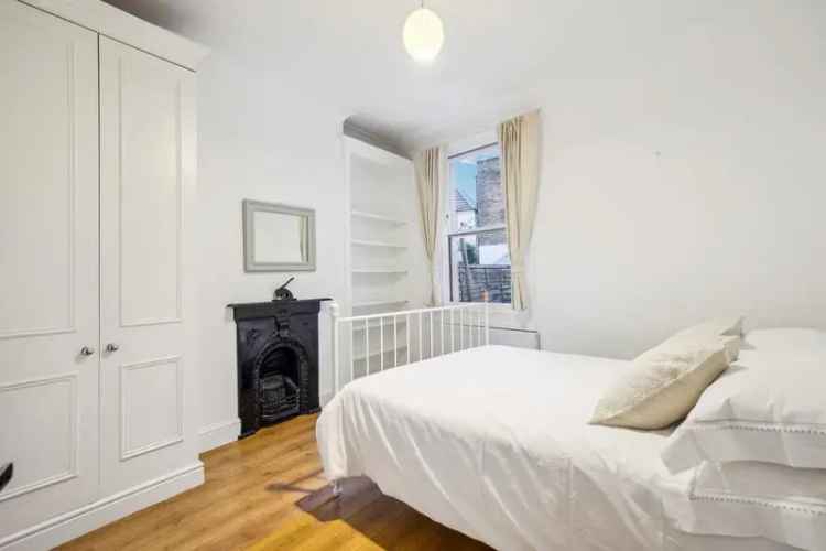 2 Bedroom Victorian Flat for Sale near River Thames