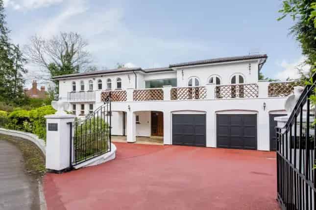 Beautiful Andalusian Villa in Totteridge Village