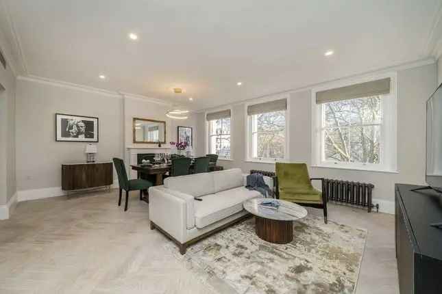 3-Bedroom Apartment Kensington Gardens Square London