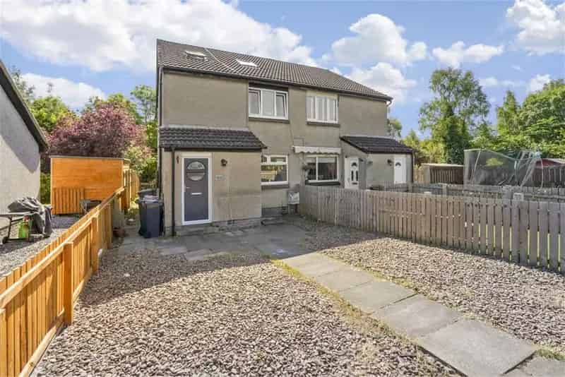 3 Bed Flat Double Upper with 1 Reception Room near Fort Kinnaird