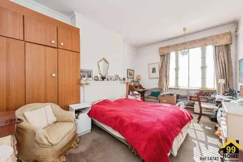 5 bed house for sale