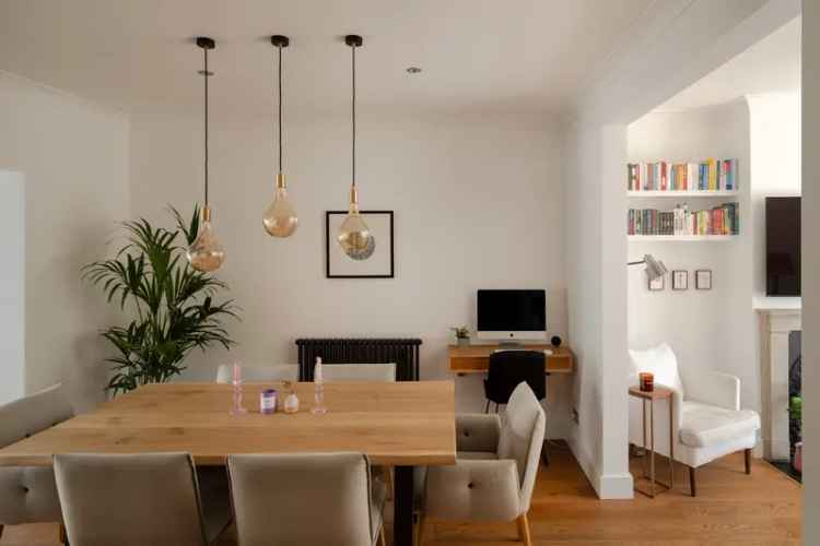 2 Bedroom Victorian House for Sale in Islington