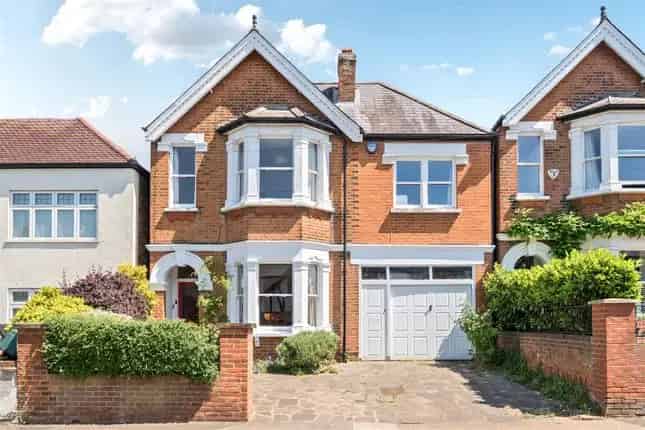 Detached House for Sale in Kingston Upon Thames