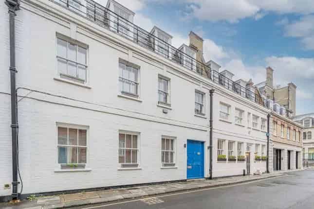 4 Bedroom House for Sale in Headfort Place Belgravia London