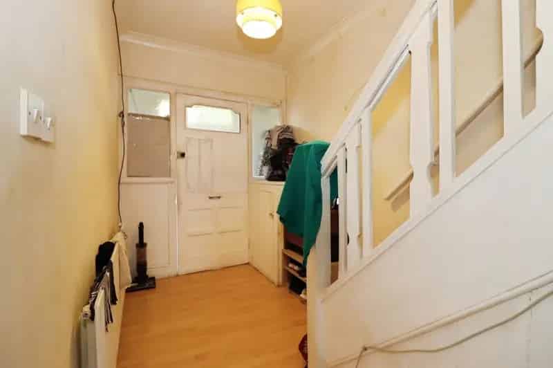 Three Bedroom House Near Tesco and Eastgate Retail Park