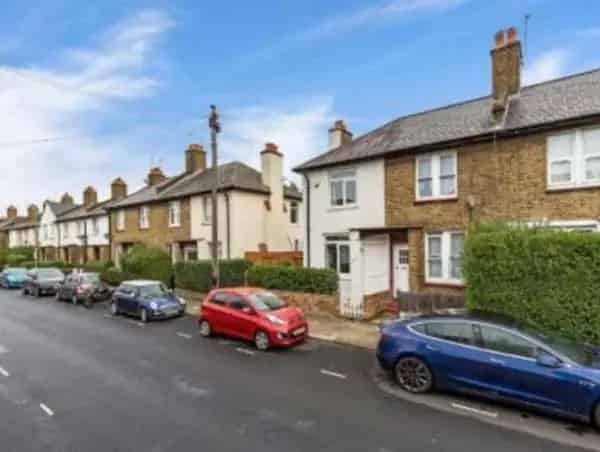 Charming 2-Bedroom Cottage Near Tube Station