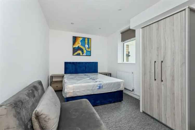 1 Bedroom Flat for Sale - Refurbished Lower Ground Floor