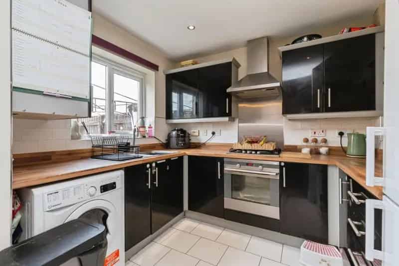 Modern Home Sweet Home 4 Beds 2 Baths