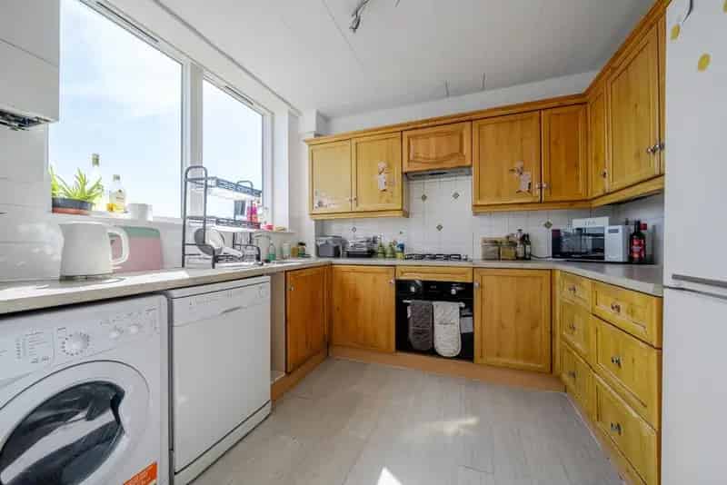 3-Bedroom Apartment Kingston upon Thames - Zero Deposit