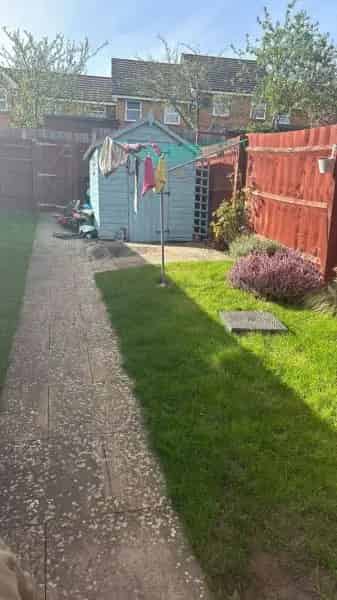 2 Bed Mid Terrace House Near Park