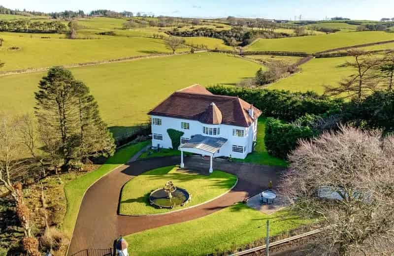 4 Bedroom Detached House For Sale in Newton Mearns