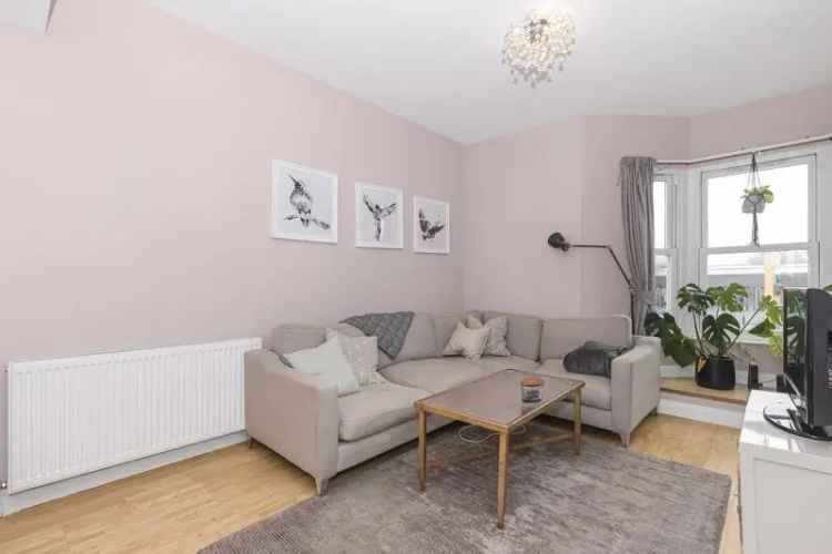 2 Bedroom Maisonette for Sale Nags Head Hill