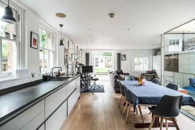 Terraced house for sale in De Beauvoir Road, De Beauvoir N1