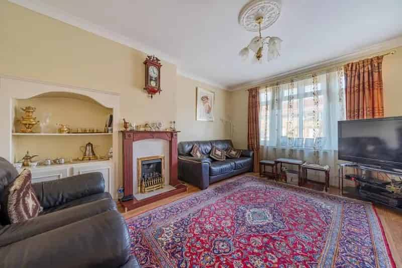Three Bedroom House Near Amenities