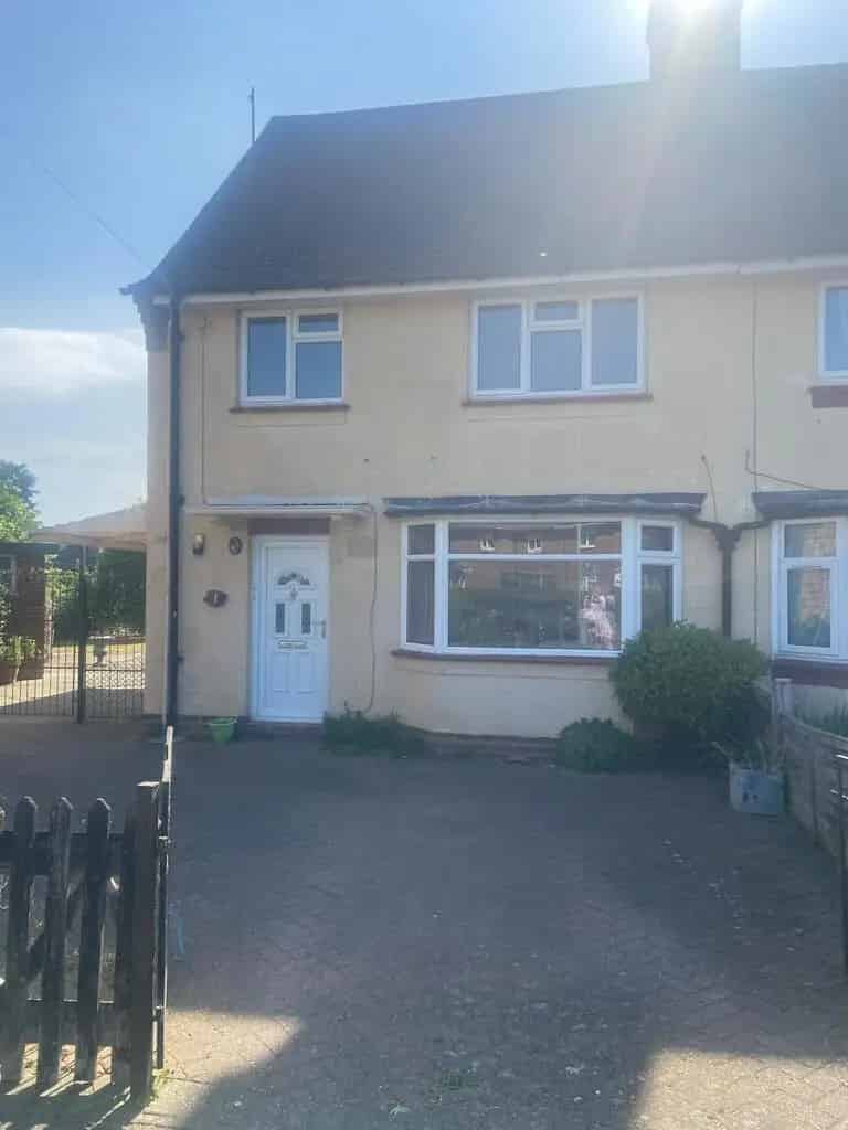 3 Bedroom Semi-Detached House Kempston