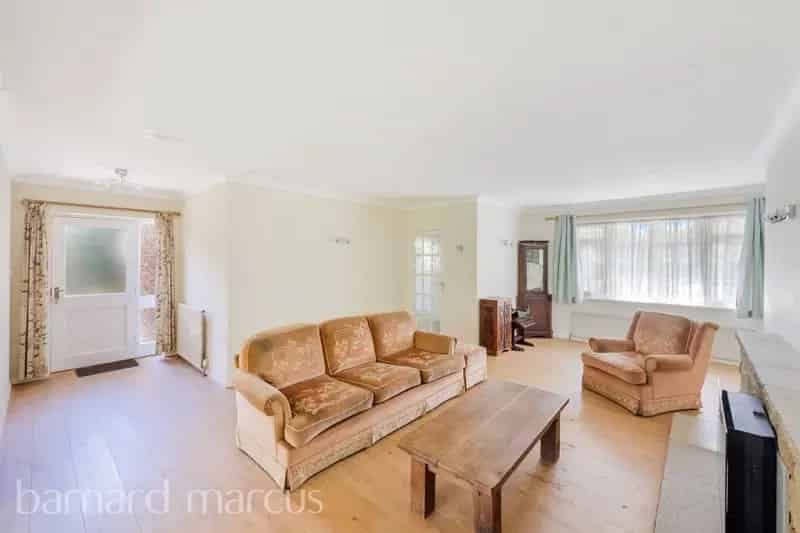 3 Double Bedroom House with Garden and Garage