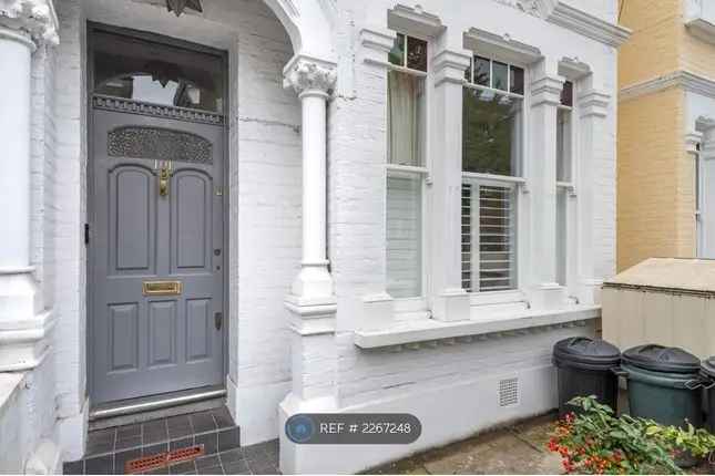 Terraced House to Rent Altenburg Gardens London SW11