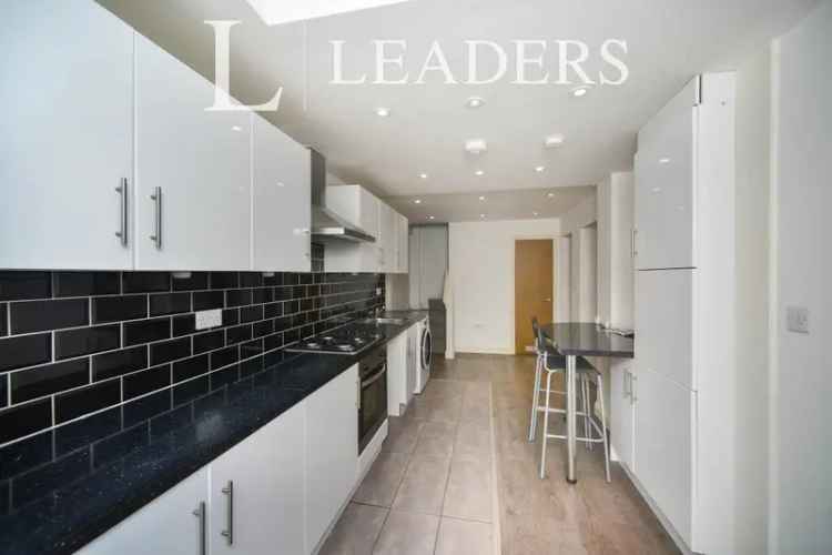 2 Bedroom Apartment Modern Fittings