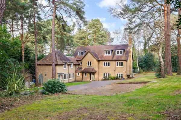 Luxury Family Home near Poole Harbour with Golf Course Views