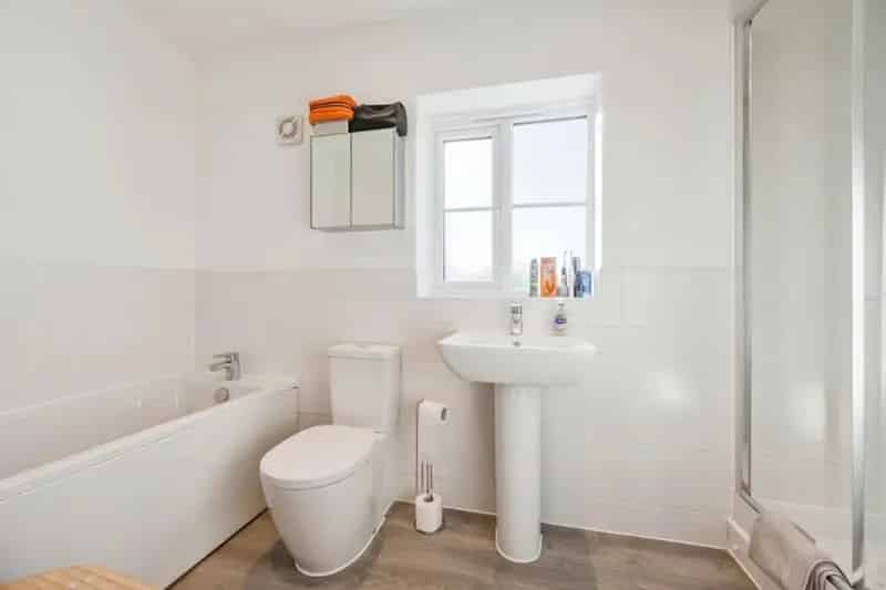 5 Bed Detached House for Sale - Modern Family Home with Stunning Views