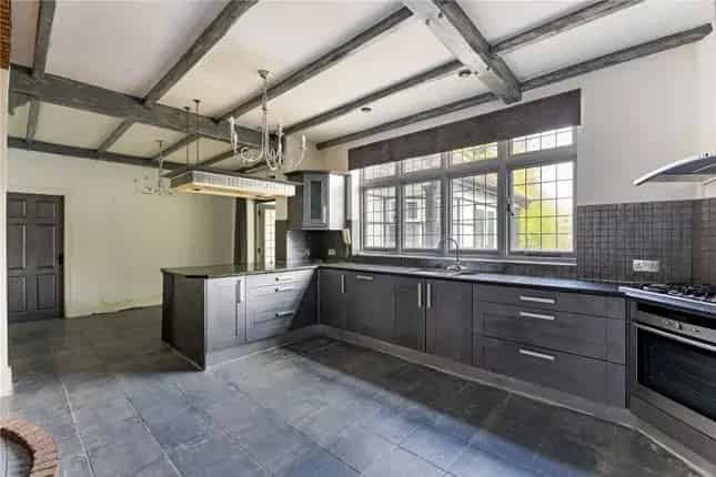Detached House for Sale in Cuffley Hertfordshire