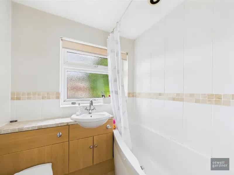 3 Bed House for Sale Near Holy Rood School