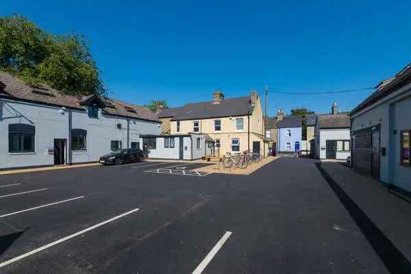 , The Courtyard, Sturton Street, Cambridge, CB1 2SN | Property to rent | Savills