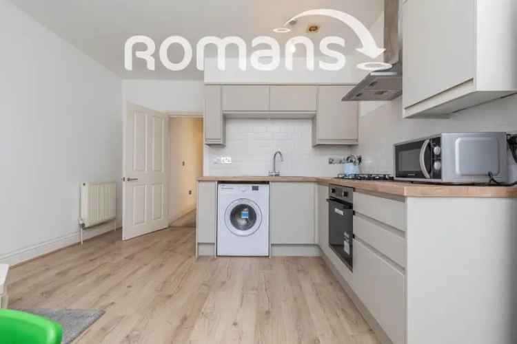2 Bedroom Furnished Flat Near Transport Links
