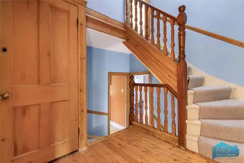 3 Bed Flat for Sale in Edwardian Period Home