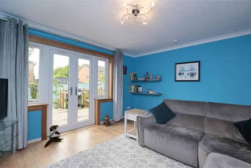 4 Bed House - Detached with 2 Reception Rooms