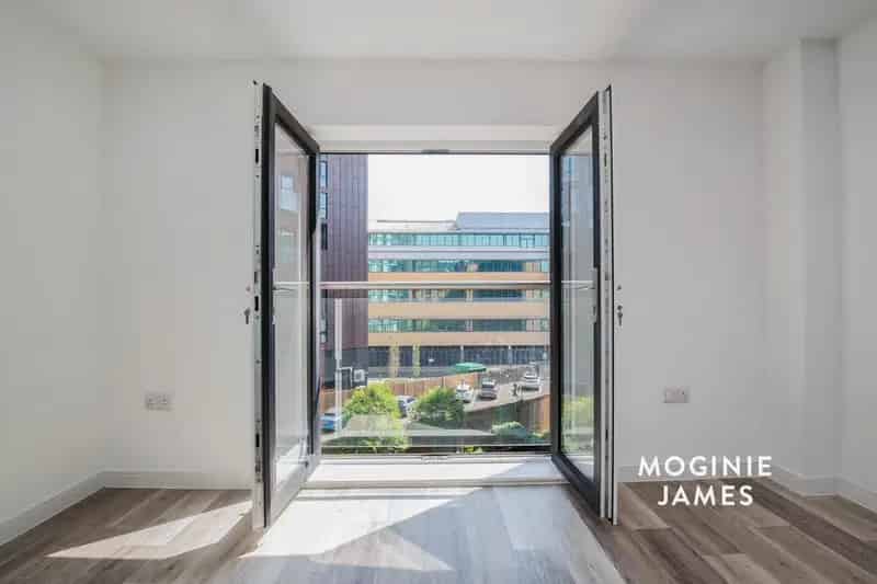 1 Bedroom Cardiff City Centre Apartment - Modern Open Plan Living