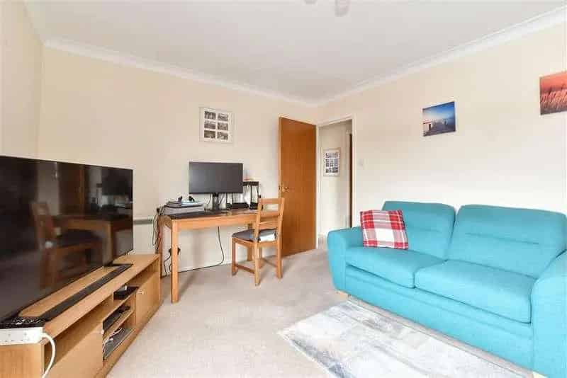 1 Bed Flat for Sale Near Redhill and Reigate