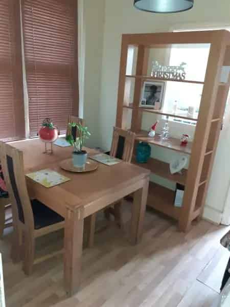 Large 2-Double Bedroom Flat Near Shops and Transport