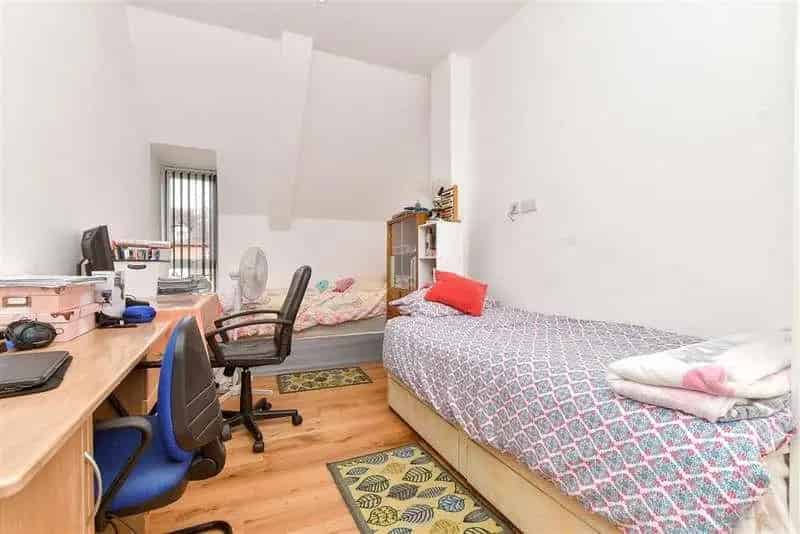 2 Bed Flat for Sale - Modern Apartment near Purley Station