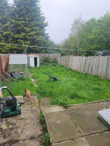 3 Bed House Near School Good Gardens