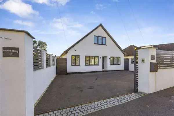 Four Bedroom Detached House in Bricket Wood