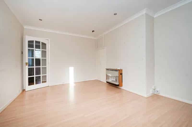 1-Bedroom West End Apartment Ample Parking Gas Central Heating