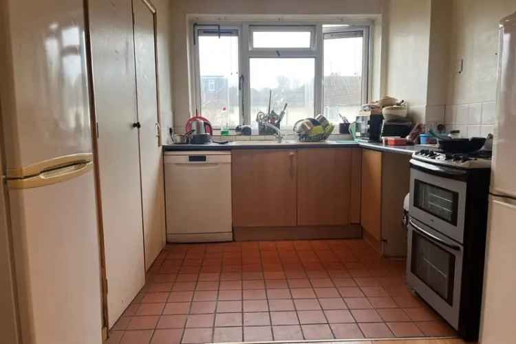 Three Bedroom Maisonette Northway Ample Living Space No Onward Chain