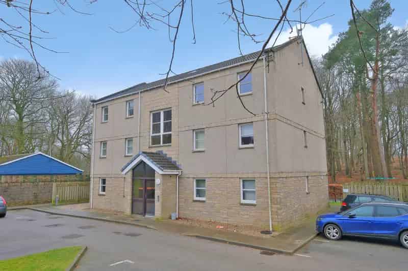2 Bed Ground Floor Flat - Recently Renovated