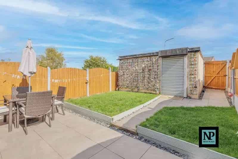 4 bed house for sale
