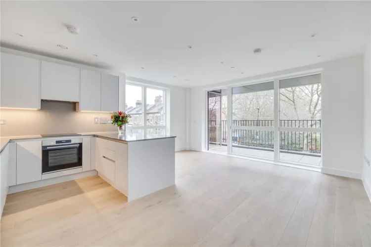 3 Bedroom Flat London - Newly Renovated - Furnished - Available Now